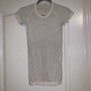 Lululemon switfly tech short sleeve